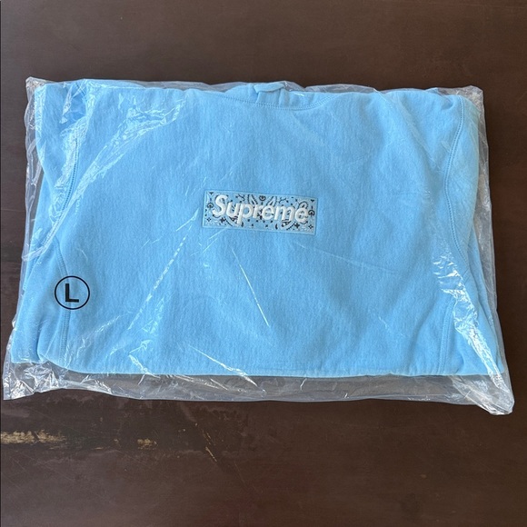 Supreme BANDANA BOX LOGO Light Blue Logo Sweatshirt size Large. UNOPENED.